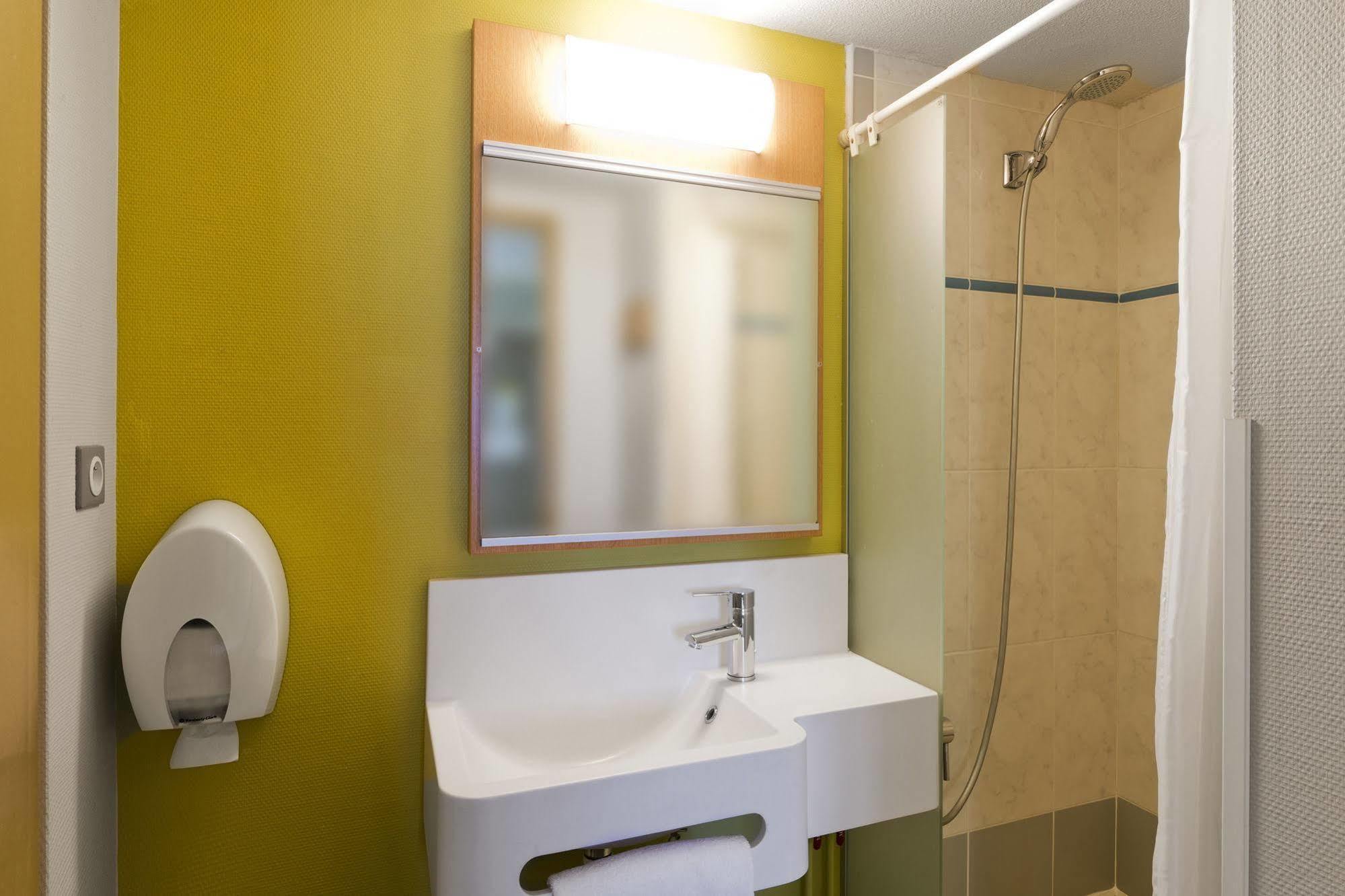 B&B Hotel Laval Change Exterior foto